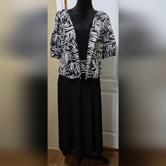 Dress #386 - Picture 1 of 12